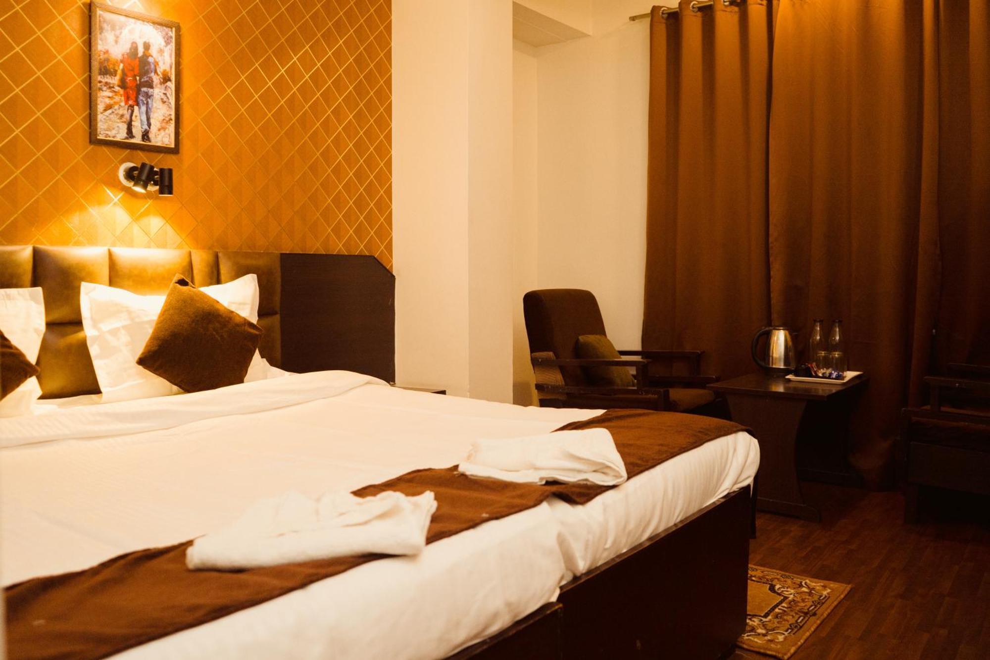 Hotel Siddhi Vinayak Regency, Mg Marg Гангток Екстериор снимка