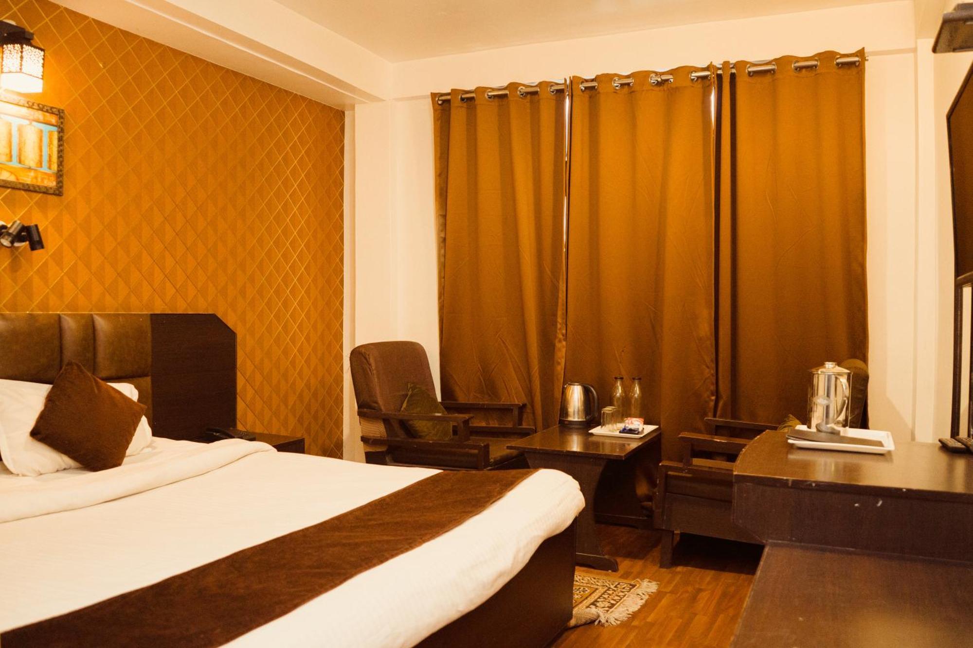 Hotel Siddhi Vinayak Regency, Mg Marg Гангток Екстериор снимка