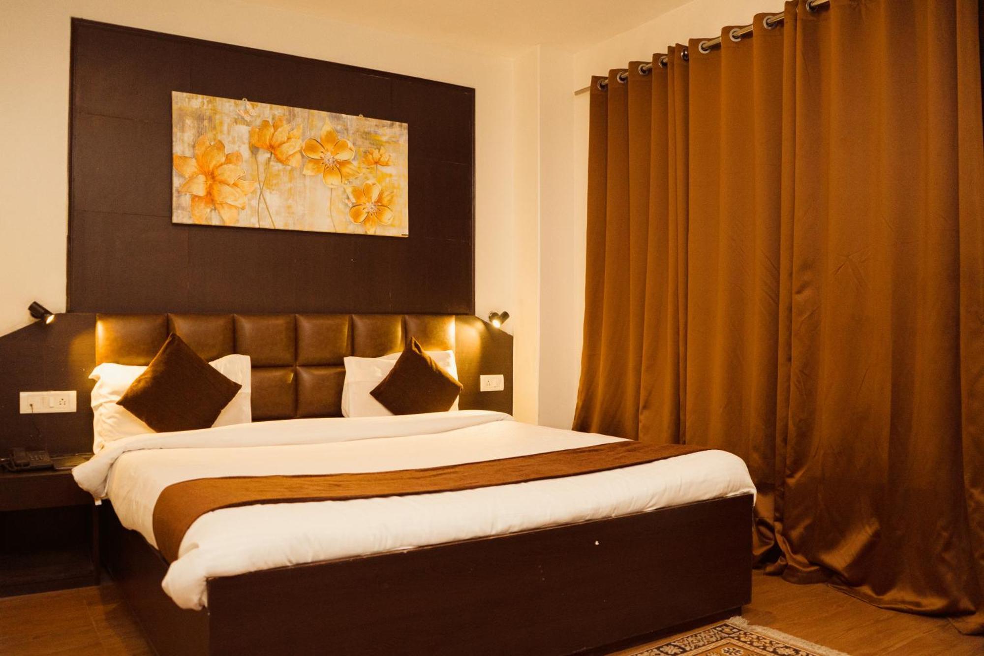 Hotel Siddhi Vinayak Regency, Mg Marg Гангток Екстериор снимка