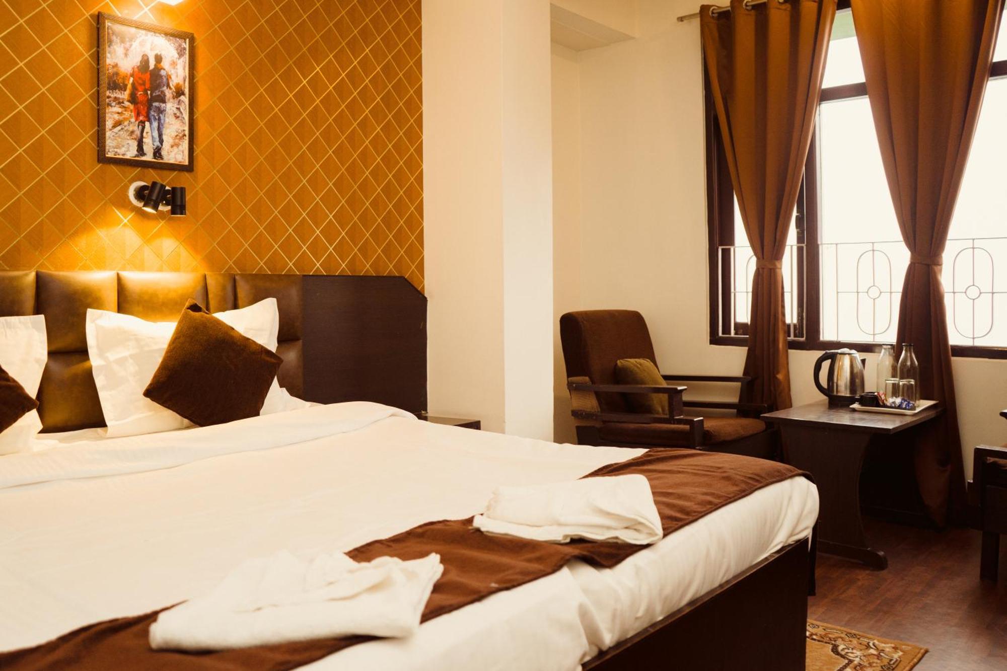 Hotel Siddhi Vinayak Regency, Mg Marg Гангток Екстериор снимка