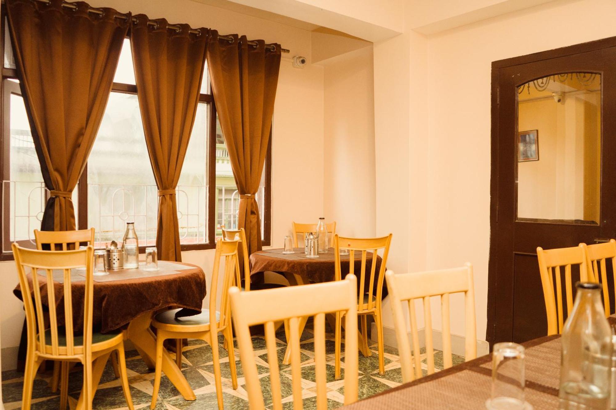 Hotel Siddhi Vinayak Regency, Mg Marg Гангток Екстериор снимка